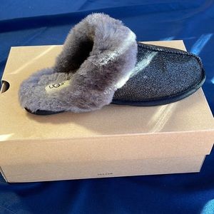 Ugg sparkle house shoe size 10 NWT.